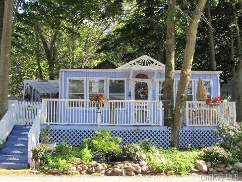 Cottage, Riverhead
