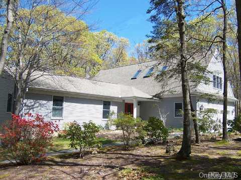 High Hill, Riverhead