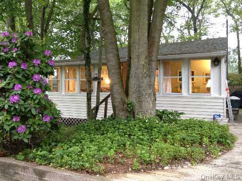 Cottage, Riverhead