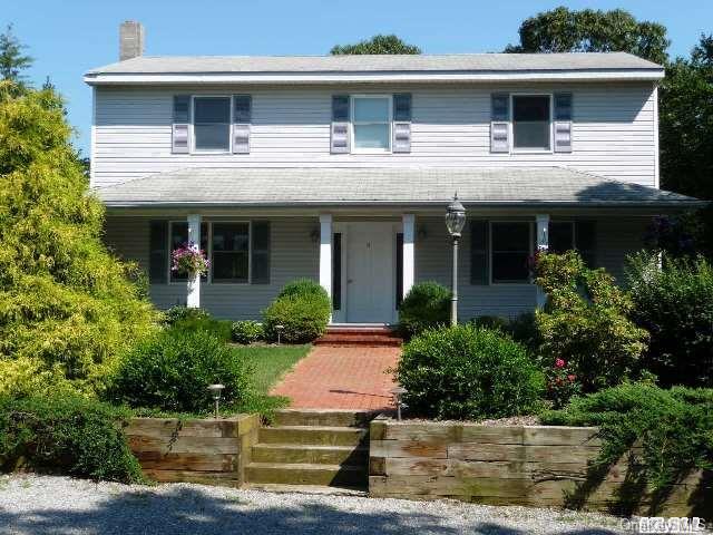 Huckleberry Hill, Riverhead