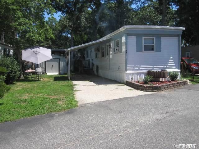 Sound Ave, Riverhead