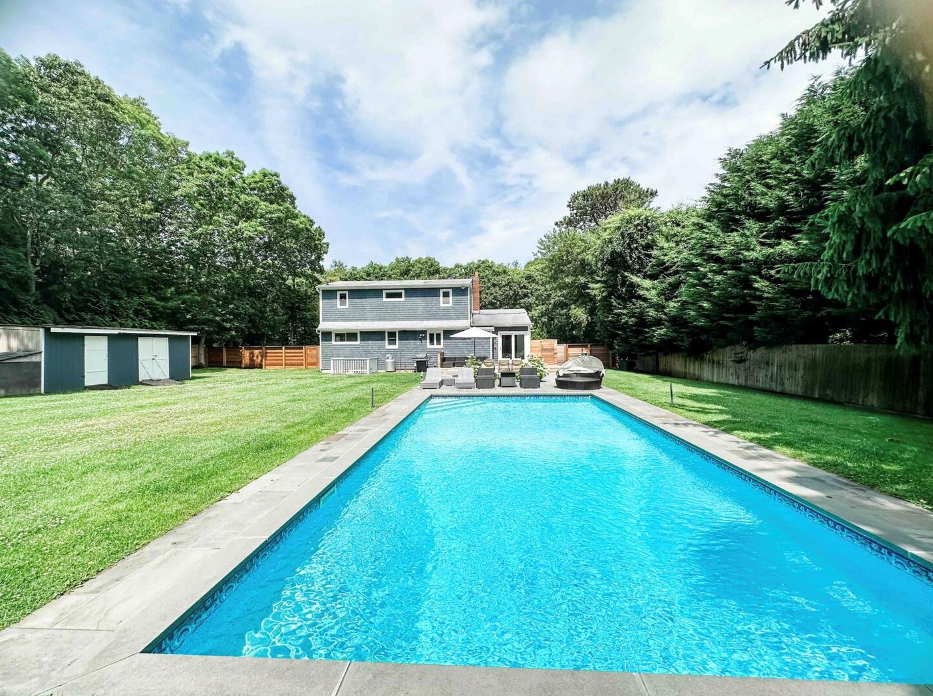 Clinton, East Hampton