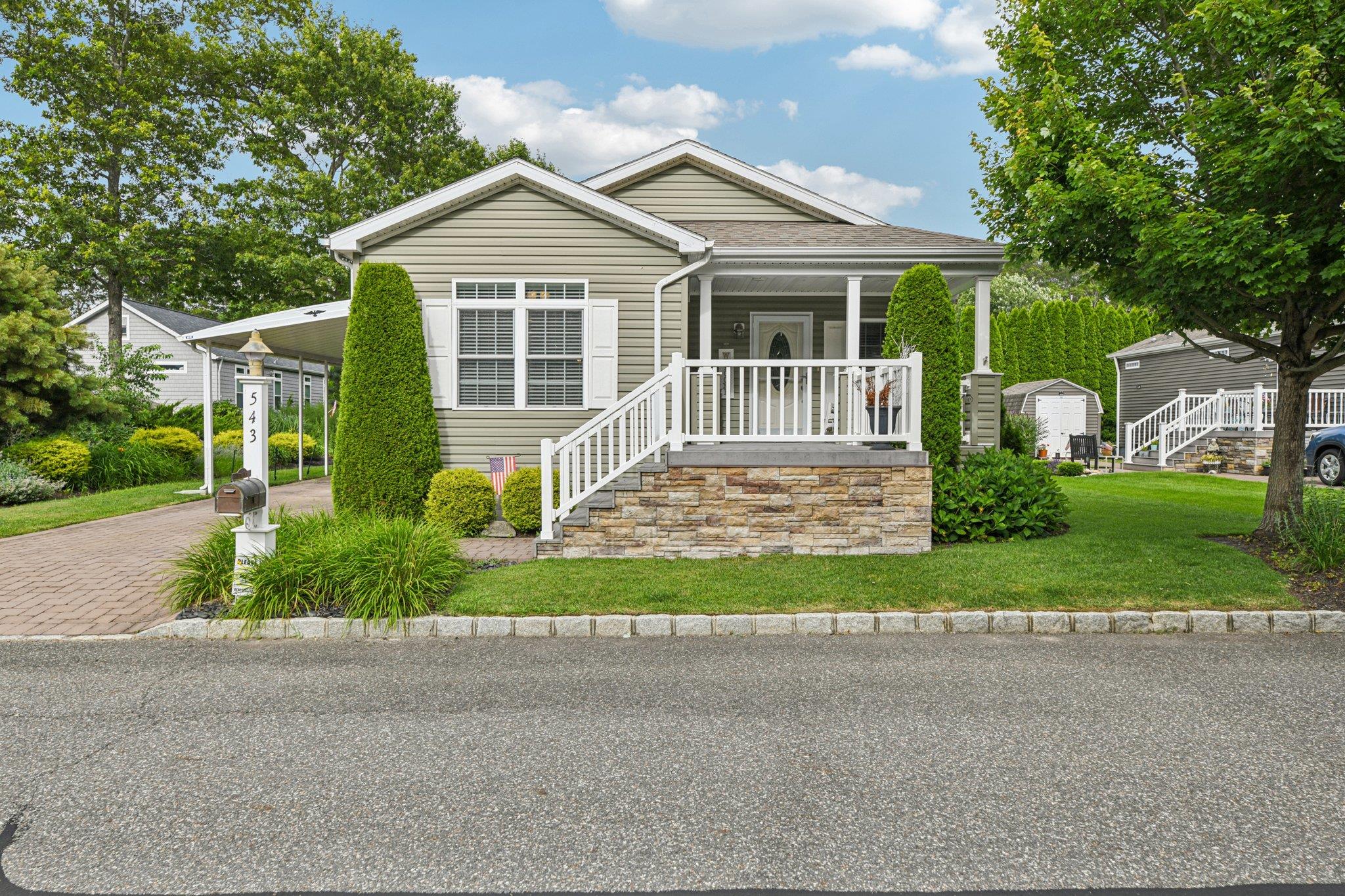 Old Country, Riverhead