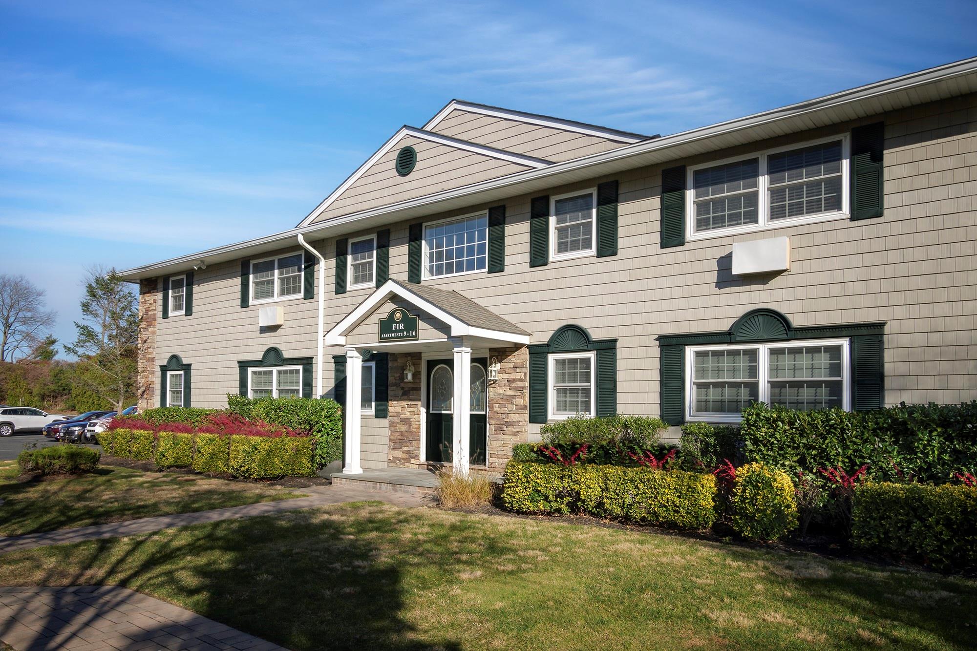 Main, Riverhead