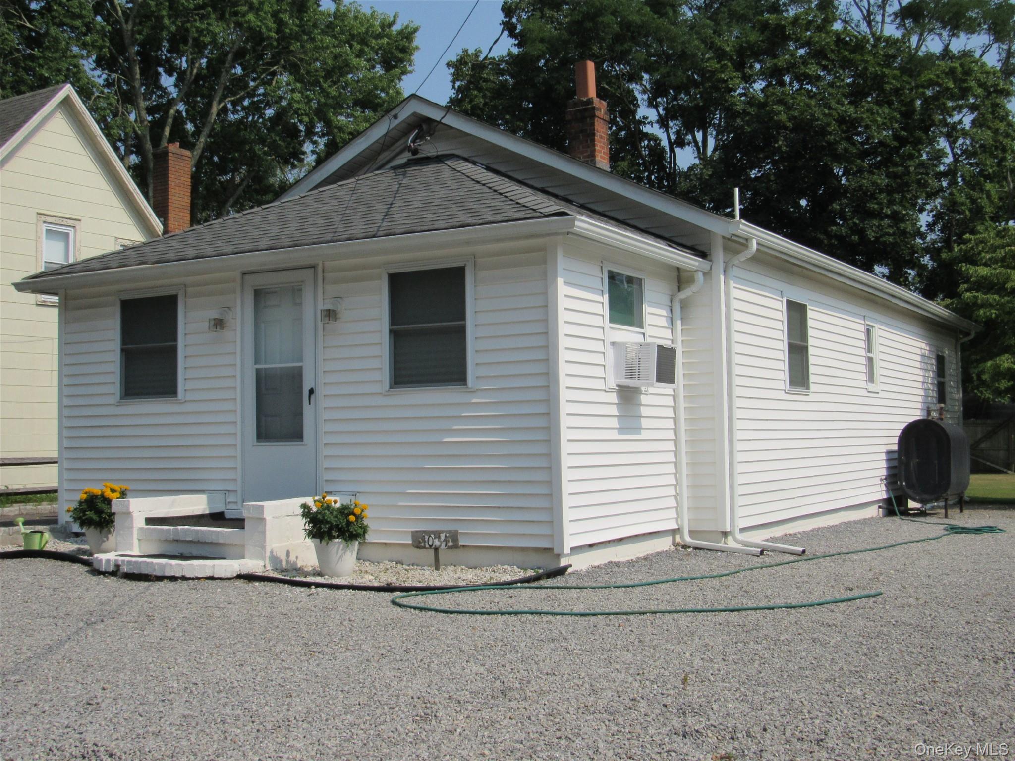 West, Riverhead