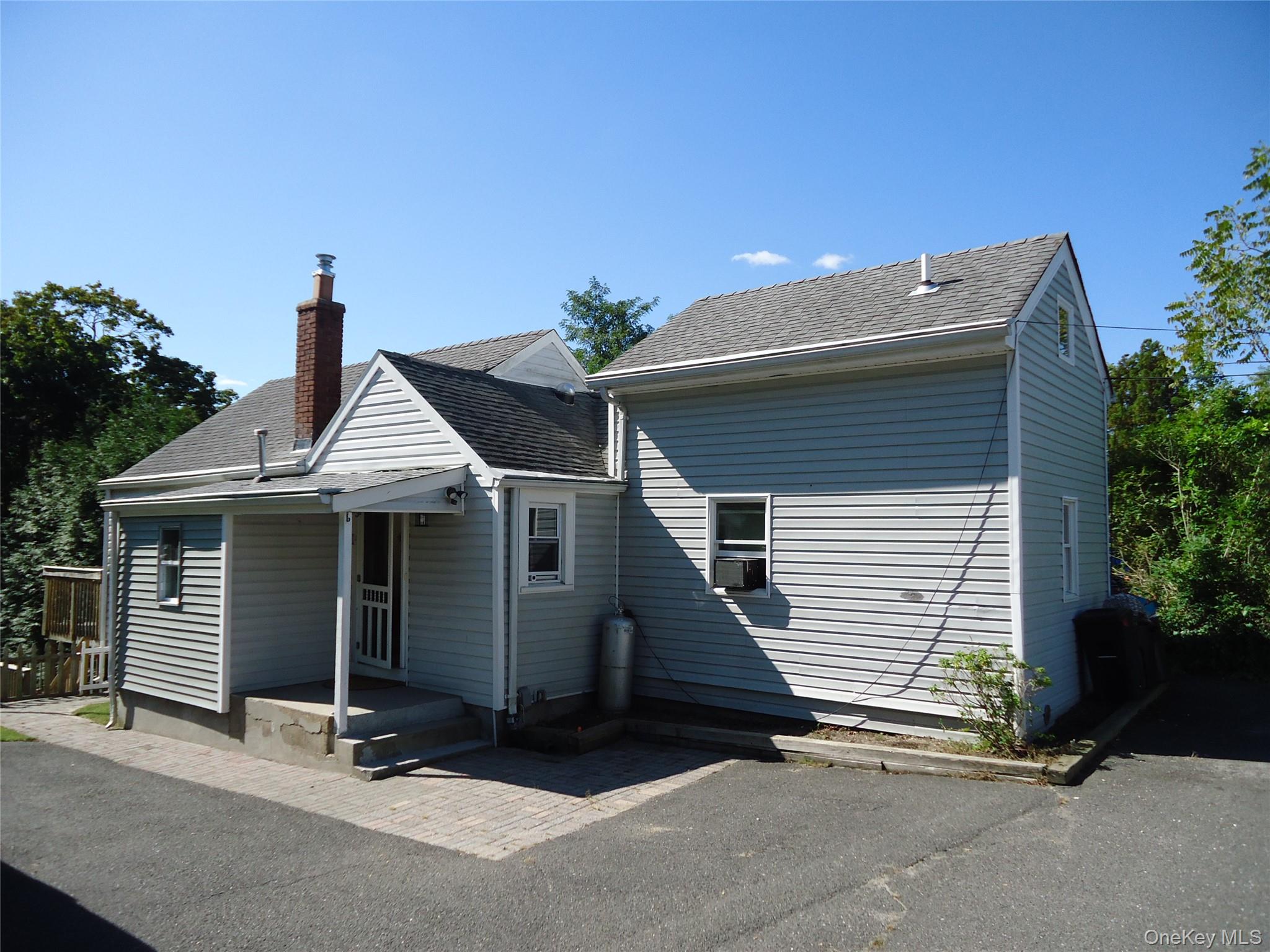 Main, Riverhead